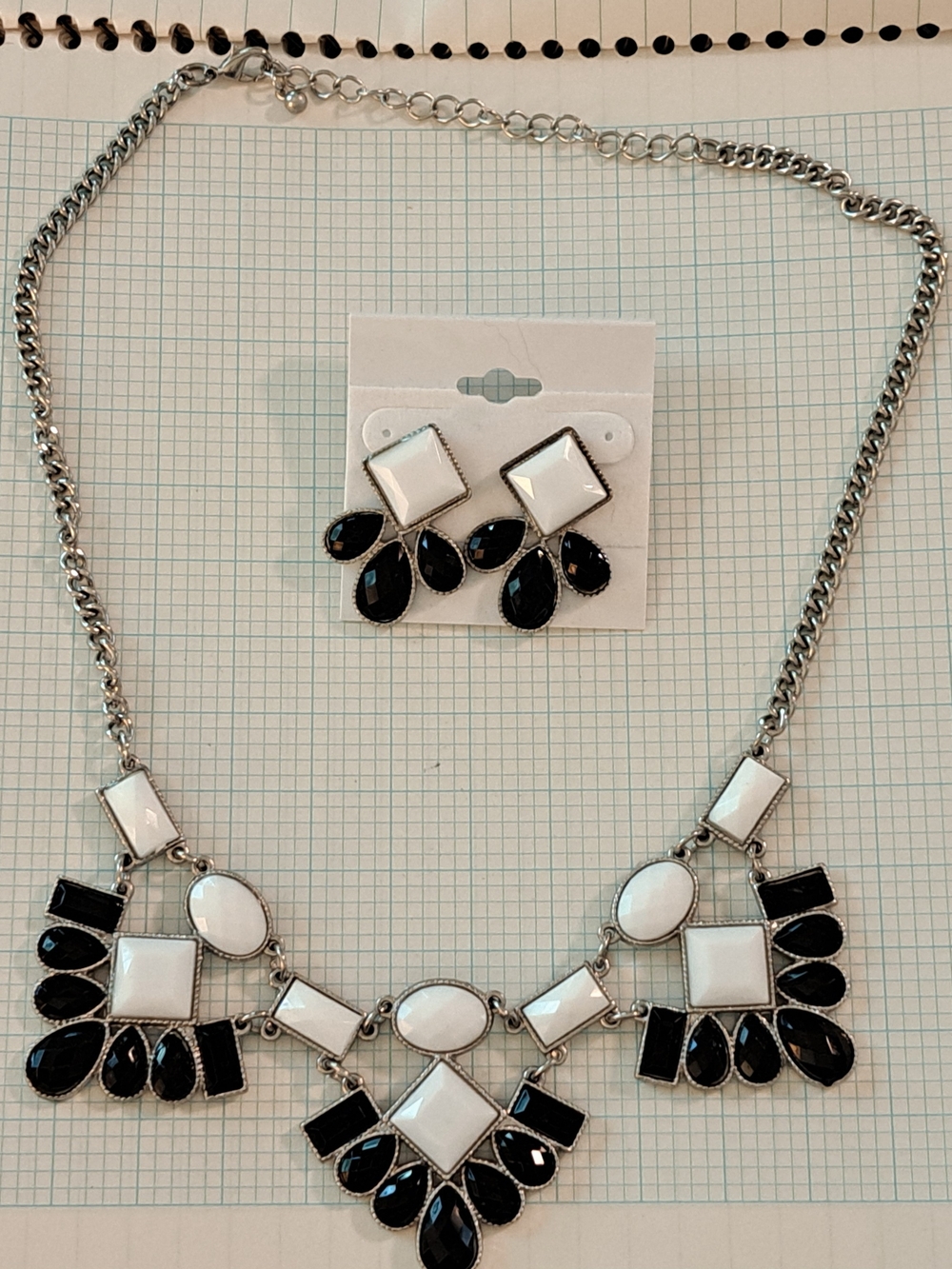 90s Set Black and White Statement Necklace with Matching Earrings